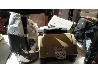 LOTE 316 - 03 SCANNER’S MARCAS E MODELOS DIVERSOS E 02 ABAJURES. (NO ESTADO) ATENÇÃO! FAZER A VISITAÇÃO ANTES DE ARREMATAR, NÃO SABEMOS SE FUNCIONA. LEILÃO NÃO TEM GARANTIA E NEM DEVOLUÇÃO, SUJEITO A POSSÍVEIS AVARIAS VISÍVEIS/OCULTAS E/OU AUSÊNCIA DE COMPONENTES.