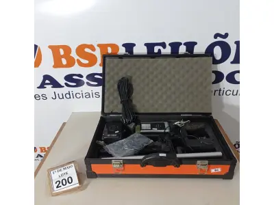 LOTE 200 - 01 CASE COM APARELHOS PARA FOTOGRAFIA. (NO ESTADO) ATENÇÃO! FAZER A VISITAÇÃO ANTES DE ARREMATAR, NÃO SABEMOS SE FUNCIONA. LEILÃO NÃO TEM GARANTIA E NEM DEVOLUÇÃO, SUJEITO A POSSÍVEIS AVARIAS VISÍVEIS/OCULTAS E/OU AUSÊNCIA DE COMPONENTES.