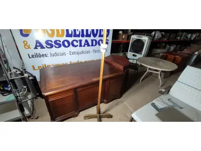 LOTE 069 - 01 CABIDEIRO EM MADEIRA. (NO ESTADO EM QUE SE ENCONTRA. SUJEITO A AVARIAS OCULTAS/VISÍVEIS.)