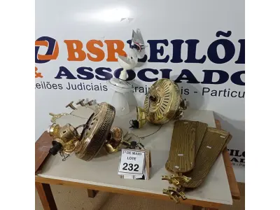 LOTE 232 - 03 VENTILADORES DE TETO. (NO ESTADO) ATENÇÃO! FAZER A VISITAÇÃO ANTES DE ARREMATAR, NÃO SABEMOS SE FUNCIONA. LEILÃO NÃO TEM GARANTIA E NEM DEVOLUÇÃO, SUJEITO A POSSÍVEIS AVARIAS VISÍVEIS/OCULTAS E/OU AUSÊNCIA DE COMPONENTES.