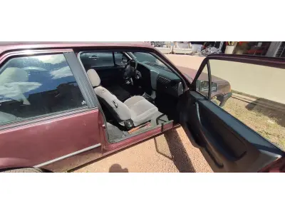LOTE 667 - 01 GM/MONZA GL A GASOLINA; NA COR VERMELHA; ANO 1994. (NO ESTADO)