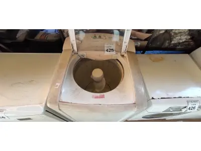 LOTE 425 - 01 MÁQUINA DE LAVAR 8KG MARCA ELECTROLUX 110V COM AVARIAS. (NO ESTADO) ATENÇÃO! FAZER A VISITAÇÃO ANTES DE ARREMATAR, NÃO SABEMOS SE FUNCIONA. LEILÃO NÃO TEM GARANTIA E NEM DEVOLUÇÃO, SUJEITO A POSSÍVEIS AVARIAS VISÍVEIS/OCULTAS E/OU AUSÊNCIA DE COMPONENTES.