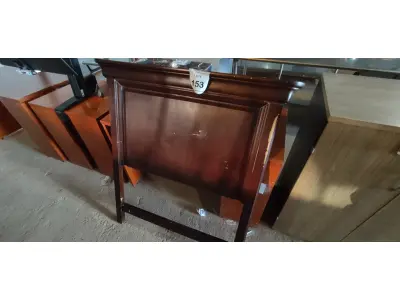 LOTE 153 - 01 CABECEIRA DE CAMA SOLTEIRA HEADBOARD TWIN. (NO ESTADO EM QUE SE ENCONTRA. SUJEITO A AVARIAS OCULTAS/VISÍVEIS.) BJ6987E