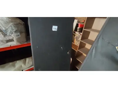 LOTE 235 - 01 BASE DE CAMA BOX SOLTEIRO. (NO ESTADO EM QUE SE ENCONTRA. SUJEITO A AVARIAS OCULTAS/VISÍVEIS.)