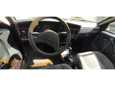 LOTE 667 - 01 GM/MONZA GL A GASOLINA; NA COR VERMELHA; ANO 1994. (NO ESTADO)