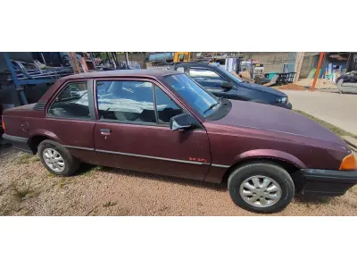 LOTE 667 - 01 GM/MONZA GL A GASOLINA; NA COR VERMELHA; ANO 1994. (NO ESTADO)