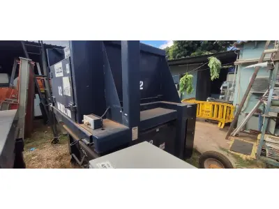 LOTE 262 - 01 COMPACTADORA. (NO ESTADO EM QUE SE ENCONTRA. SUJEITO A AVARIAS OCULTAS/VISÍVEIS.) AV9430K