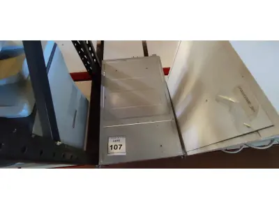 LOTE 107 - 01 GABINETE SERVIDOR MODELO SKYDPE MARCA EMC BIVOLT (NO ESTADO) ATENÇÃO! FAZER A VISITAÇÃO ANTES DE ARREMATAR, NÃO SABEMOS SE FUNCIONA, LEILÃO NÃO TEM GARANTIA E NEM DEVOLUÇÃO, SUJEITO A POSSÍVEIS AVARIAS VISÍVEIS/OCULTAS E/OU AUSÊNCIA DE COMPONENTES.