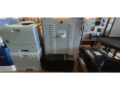 LOTE 217 - 01 NOBREAK MARCA LACERDA E UM BANCO DE BATERIAS COM 04 BATERIAS. (NO ESTADO) ATENÇÃO! FAZER A VISITAÇÃO ANTES DE ARREMATAR, NÃO SABEMOS SE FUNCIONA, LEILÃO NÃO TEM GARANTIA E NEM DEVOLUÇÃO, SUJEITO A POSSÍVEIS AVARIAS VISÍVEIS/OCULTAS E/OU AUSÊNCIA DE COMPONENTES.