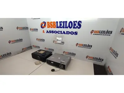 LOTE 011 - 02 PROJETORES MARCA DLP. (NO ESTADO) ATENÇÃO! FAZER A VISITAÇÃO ANTES DE ARREMATAR, NÃO SABEMOS SE FUNCIONA, LEILÃO NÃO TEM GARANTIA E NEM DEVOLUÇÃO, SUJEITO A POSSÍVEIS AVARIAS VISÍVEIS/OCULTAS E/OU AUSÊNCIA DE COMPONENTES.
