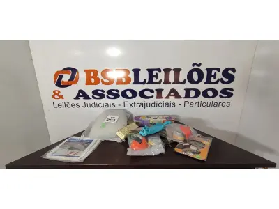 LOTE 201 - 06 TUBETES PROTETORES, 01 VARAL AUTOMÁTICO, 02 MASCARAS RESPIRADORES E FILTROS E DIVERSAS MÁSCARAS PROTETORAS FACIAIS. (NO ESTADO) ATENÇÃO! FAZER A VISITAÇÃO ANTES DE ARREMATAR, NÃO SABEMOS SE FUNCIONA, LEILÃO NÃO TEM GARANTIA E NEM DEVOLUÇÃO, SUJEITO A POSSÍVEIS AVARIAS VISÍVEIS/OCULTAS E/OU AUSÊNCIA DE COMPONENTES.
