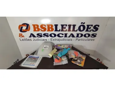 LOTE 201 - 06 TUBETES PROTETORES, 01 VARAL AUTOMÁTICO, 02 MASCARAS RESPIRADORES E FILTROS E DIVERSAS MÁSCARAS PROTETORAS FACIAIS. (NO ESTADO) ATENÇÃO! FAZER A VISITAÇÃO ANTES DE ARREMATAR, NÃO SABEMOS SE FUNCIONA, LEILÃO NÃO TEM GARANTIA E NEM DEVOLUÇÃO, SUJEITO A POSSÍVEIS AVARIAS VISÍVEIS/OCULTAS E/OU AUSÊNCIA DE COMPONENTES.