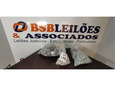 LOTE 110 - 01 LOTE COM VÁRIAS FECHADURAS, SUPORTE DE CORTINAS, ABRAÇADEIRAS E MATERIAIS DIVERSOS. (NO ESTADO) ATENÇÃO! FAZER A VISITAÇÃO ANTES DE ARREMATAR, NÃO SABEMOS SE FUNCIONA, LEILÃO NÃO TEM GARANTIA E NEM DEVOLUÇÃO, SUJEITO A POSSÍVEIS AVARIAS VISÍVEIS/OCULTAS E/OU AUSÊNCIA DE COMPONENTES.