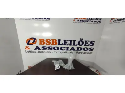 LOTE 072 - 01 LOTE COM GRANDE QUANTIDADE DE PARAFUSOS   TAMANHOS DIFERENTES. (NO ESTADO) ATENÇÃO! FAZER A VISITAÇÃO ANTES DE ARREMATAR, NÃO SABEMOS SE FUNCIONA, LEILÃO NÃO TEM GARANTIA E NEM DEVOLUÇÃO, SUJEITO A POSSÍVEIS AVARIAS VISÍVEIS/OCULTAS E/OU AUSÊNCIA DE COMPONENTES.