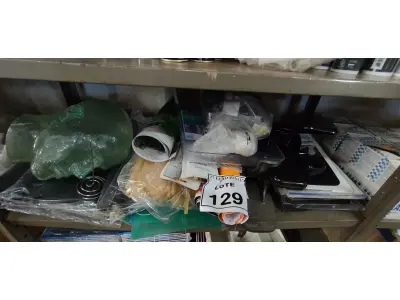 LOTE 129 - 01 LOTE COM 03 FURADORES DE PAPEL E MATERIAIS DIVERSOS PARA ESCRITÓRIO. (NO ESTADO) ATENÇÃO! FAZER A VISITAÇÃO ANTES DE ARREMATAR, NÃO SABEMOS SE FUNCIONA, LEILÃO NÃO TEM GARANTIA E NEM DEVOLUÇÃO, SUJEITO A POSSÍVEIS AVARIAS VISÍVEIS/OCULTAS E/OU AUSÊNCIA DE COMPONENTES.