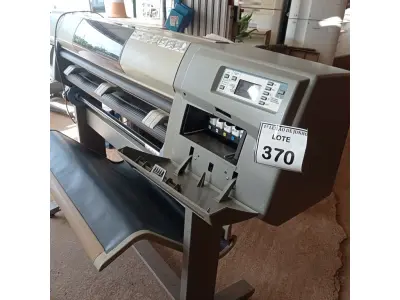 LOTE 370 - 01 IMPRESSORA PLOTTER DESINGJET MARCA HP. (NO ESTADO) ATENÇÃO! FAZER A VISITAÇÃO ANTES DE ARREMATAR, NÃO SABEMOS SE FUNCIONA. LEILÃO NÃO TEM GARANTIA E NEM DEVOLUÇÃO, SUJEITO A POSSÍVEIS AVARIAS VISÍVEIS/OCULTAS E/OU AUSÊNCIA DE COMPONENTES.