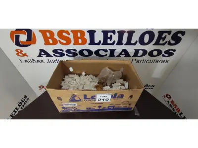 LOTE 210 - 01 LOTE COM GRANDE QUANTIDADE DE CANTONEIRAS DE PLÁSTICO. (NO ESTADO) ATENÇÃO! FAZER A VISITAÇÃO ANTES DE ARREMATAR, NÃO SABEMOS SE FUNCIONA, LEILÃO NÃO TEM GARANTIA E NEM DEVOLUÇÃO, SUJEITO A POSSÍVEIS AVARIAS VISÍVEIS/OCULTAS E/OU AUSÊNCIA DE COMPONENTES.