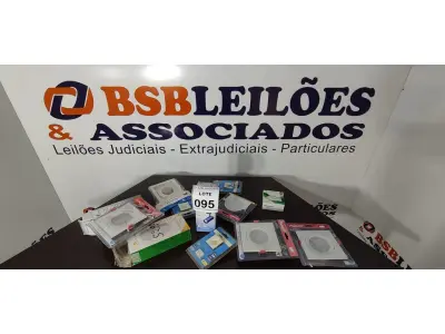 LOTE 095 - 01 LOTE COM VÁRIAS LUMINÁRIAS DE TAMANHOS E MODELOS DIVERSOS. (NO ESTADO) ATENÇÃO! FAZER A VISITAÇÃO ANTES DE ARREMATAR, NÃO SABEMOS SE FUNCIONA, LEILÃO NÃO TEM GARANTIA E NEM DEVOLUÇÃO, SUJEITO A POSSÍVEIS AVARIAS VISÍVEIS/OCULTAS E/OU AUSÊNCIA DE COMPONENTES.