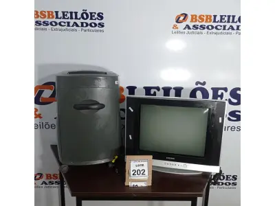 LOTE 202 - 01 FRAGMENTADORA MARCA DUOTEC E 01 TV DE TUBO MARCA SAMSUNG. (NO ESTADO) ATENÇÃO! FAZER A VISITAÇÃO ANTES DE ARREMATAR, NÃO SABEMOS SE FUNCIONA, LEILÃO NÃO TEM GARANTIA E NEM DEVOLUÇÃO, SUJEITO A POSSÍVEIS AVARIAS VISÍVEIS/OCULTAS E/OU AUSÊNCIA DE COMPONENTES.