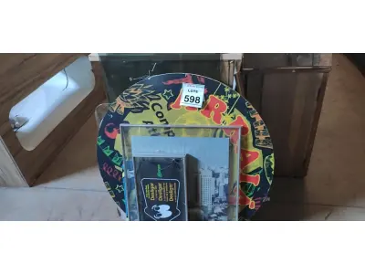 LOTE 598 - 01 LOTE COM QUADROS E MOLDURAS DECORATIVAS E 02 VIDROS AVULSOS.  (NO ESTADO) ATENÇÃO! FAZER A VISITAÇÃO ANTES DE ARREMATAR, NÃO SABEMOS SE FUNCIONA, LEILÃO NÃO TEM GARANTIA E NEM DEVOLUÇÃO, SUJEITO A POSSÍVEIS AVARIAS VISÍVEIS/OCULTAS E/OU AUSÊNCIA DE COMPONENTES.