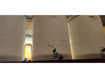 LOTE 343 - 01 FERMENTADORA DE 1.000 LITROS PP PLASUL COM TORNEIRA DE INOX. (NO ESTADO) ATENÇÃO! FAZER A VISITAÇÃO ANTES DE ARREMATAR, NÃO SABEMOS SE FUNCIONA. LEILÃO NÃO TEM GARANTIA E NEM DEVOLUÇÃO, SUJEITO A POSSÍVEIS AVARIAS VISÍVEIS/OCULTAS E/OU AUSÊNCIA DE COMPONENTES.