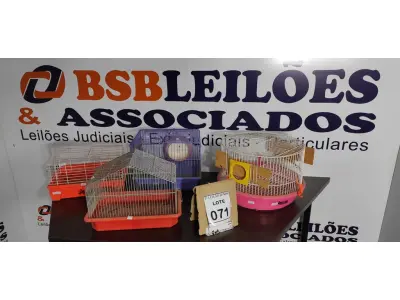 LOTE 071 - 04 GAIOLAS PARA HAMSTER. (NO ESTADO) ATENÇÃO! FAZER A VISITAÇÃO ANTES DE ARREMATAR, NÃO SABEMOS SE FUNCIONA, LEILÃO NÃO TEM GARANTIA E NEM DEVOLUÇÃO, SUJEITO A POSSÍVEIS AVARIAS VISÍVEIS/OCULTAS E/OU AUSÊNCIA DE COMPONENTES.
