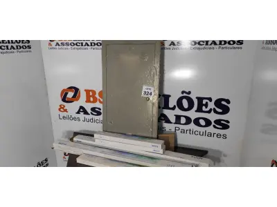 LOTE 324 - 01 QUADRO ELÉTRICO E 07 LÂMPADAS DE LED ELGIN. (NO ESTADO) ATENÇÃO! FAZER A VISITAÇÃO ANTES DE ARREMATAR, NÃO SABEMOS SE FUNCIONA. LEILÃO NÃO TEM GARANTIA E NEM DEVOLUÇÃO, SUJEITO A POSSÍVEIS AVARIAS VISÍVEIS/OCULTAS E/OU AUSÊNCIA DE COMPONENTES.