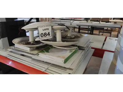 LOTE 084 - 01 LOTE COM VÁRIAS LUMINÁRIAS DE EMBUTIR MODELOS DIVERSOS. (NO ESTADO) ATENÇÃO! FAZER A VISITAÇÃO ANTES DE ARREMATAR, NÃO SABEMOS SE FUNCIONA, LEILÃO NÃO TEM GARANTIA E NEM DEVOLUÇÃO, SUJEITO A POSSÍVEIS AVARIAS VISÍVEIS/OCULTAS E/OU AUSÊNCIA DE COMPONENTES.