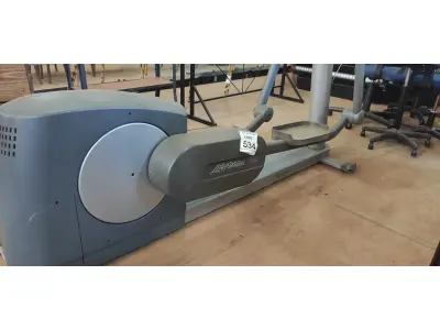 LOTE 534 - 01 ELÍPTICO MODELO LIFE FITNESS 95XI. (NO ESTADO) ATENÇÃO! FAZER A VISITAÇÃO ANTES DE ARREMATAR, NÃO SABEMOS SE FUNCIONA, LEILÃO NÃO TEM GARANTIA E NEM DEVOLUÇÃO, SUJEITO A POSSÍVEIS AVARIAS VISÍVEIS/OCULTAS E/OU AUSÊNCIA DE COMPONENTES.