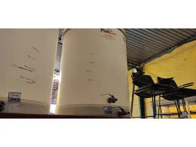 LOTE 340 - 01 FERMENTADORA DE 1.000 LITROS PP PLASUL COM TORNEIRA DE INOX. (NO ESTADO) ATENÇÃO! FAZER A VISITAÇÃO ANTES DE ARREMATAR, NÃO SABEMOS SE FUNCIONA. LEILÃO NÃO TEM GARANTIA E NEM DEVOLUÇÃO, SUJEITO A POSSÍVEIS AVARIAS VISÍVEIS/OCULTAS E/OU AUSÊNCIA DE COMPONENTES.