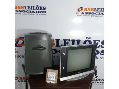 LOTE 202 - 01 FRAGMENTADORA MARCA DUOTEC E 01 TV DE TUBO MARCA SAMSUNG. (NO ESTADO) ATENÇÃO! FAZER A VISITAÇÃO ANTES DE ARREMATAR, NÃO SABEMOS SE FUNCIONA, LEILÃO NÃO TEM GARANTIA E NEM DEVOLUÇÃO, SUJEITO A POSSÍVEIS AVARIAS VISÍVEIS/OCULTAS E/OU AUSÊNCIA DE COMPONENTES.