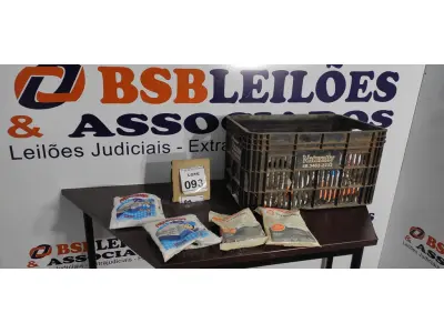 LOTE 093 - 01 LOTE COM GRANDE QUANTIDADE DE PACOTES DE GESSO RÁPIDO PARA MOLDURAS, REPAROS E MOLDES DE 1KG CADA MARCA REJUMASSA. (NOVO) (NO ESTADO) ATENÇÃO! FAZER A VISITAÇÃO ANTES DE ARREMATAR, NÃO SABEMOS SE FUNCIONA. LEILÃO NÃO TEM GARANTIA E NEM DEVOLUÇÃO, SUJEITO A POSSÍVEIS AVARIAS VISÍVEIS/OCULTAS E/OU AUSÊNCIA DE COMPONENTES.