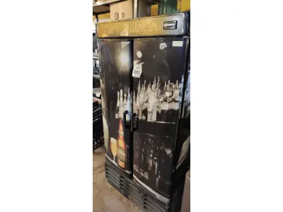 LOTE 333 - 01 CERVEJEIRA 02 PORTAS. (NO ESTADO) ATENÇÃO! FAZER A VISITAÇÃO ANTES DE ARREMATAR, NÃO SABEMOS SE FUNCIONA, LEILÃO NÃO TEM GARANTIA E NEM DEVOLUÇÃO, SUJEITO A POSSÍVEIS AVARIAS VISÍVEIS/OCULTAS E/OU AUSÊNCIA DE COMPONENTES.