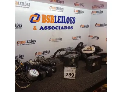 LOTE 239 - 03 LEITORAS DE CODIGOS DE BARRA E VARIOS FONES DE OUVIDO. (NO ESTADO) ATENÇÃO! FAZER A VISITAÇÃO ANTES DE ARREMATAR, NÃO SABEMOS SE FUNCIONA, LEILÃO NÃO TEM GARANTIA E NEM DEVOLUÇÃO, SUJEITO A POSSÍVEIS AVARIAS VISÍVEIS/OCULTAS E/OU AUSÊNCIA DE COMPONENTES.