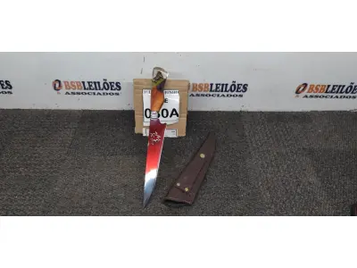 LOTE 030 - FACA ARTESANAL  AÇO INOX CABO HIBRIDO  MADEIRA E RESINA  BAINHA DE COURO LEGITIMO TAMANHO TOTAL 35,5CM 9 POLEGADAS PESO 236G JÁ AFIADA. (NO ESTADO) ATENÇÃO! FAZER A VISITAÇÃO ANTES DE ARREMATAR, NÃO SABEMOS SE FUNCIONA, LEILÃO NÃO TEM GARANTIA E NEM DEVOLUÇÃO, SUJEITO A POSSÍVEIS AVARIAS VISÍVEIS/OCULTAS E/OU AUSÊNCIA DE COMPONENTES.  