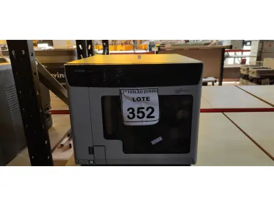 LOTE 352 - 01 IMPRESSORA E GRAVADORA DE CD E DVD PP100 MARCA EPSON. (NO ESTADO) ATENÇÃO! FAZER A VISITAÇÃO ANTES DE ARREMATAR, NÃO SABEMOS SE FUNCIONA, LEILÃO NÃO TEM GARANTIA E NEM DEVOLUÇÃO, SUJEITO A POSSÍVEIS AVARIAS VISÍVEIS/OCULTAS E/OU AUSÊNCIA DE COMPONENTES.