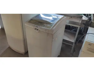 LOTE 414 - 01 MÁQUINA DE LAVAR ROUPAS BRASTEMP 6KG 127V. (NO ESTADO) ATENÇÃO! FAZER A VISITAÇÃO ANTES DE ARREMATAR, NÃO SABEMOS SE FUNCIONA. LEILÃO NÃO TEM GARANTIA E NEM DEVOLUÇÃO, SUJEITO A POSSÍVEIS AVARIAS VISÍVEIS/OCULTAS E/OU AUSÊNCIA DE COMPONENTES.