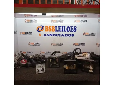 LOTE 239 - 03 LEITORAS DE CODIGOS DE BARRA E VARIOS FONES DE OUVIDO. (NO ESTADO) ATENÇÃO! FAZER A VISITAÇÃO ANTES DE ARREMATAR, NÃO SABEMOS SE FUNCIONA, LEILÃO NÃO TEM GARANTIA E NEM DEVOLUÇÃO, SUJEITO A POSSÍVEIS AVARIAS VISÍVEIS/OCULTAS E/OU AUSÊNCIA DE COMPONENTES.