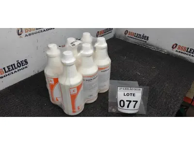 LOTE 077 - 06 LUSTRA MÓVEIS COM 1L CADA. (NO ESTADO) ATENÇÃO! FAZER A VISITAÇÃO ANTES DE ARREMATAR, NÃO SABEMOS SE FUNCIONA. LEILÃO NÃO TEM GARANTIA E NEM DEVOLUÇÃO, SUJEITO A POSSÍVEIS AVARIAS VISÍVEIS/OCULTAS E/OU AUSÊNCIA DE COMPONENTES.