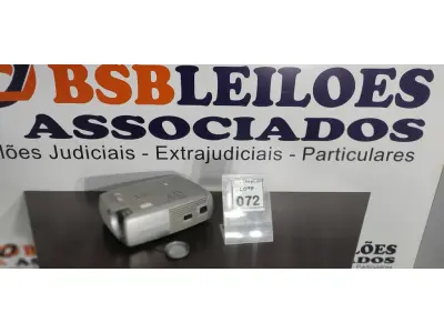 LOTE 072 - 01 PROJETOR MULTIMÍDIA MODELO SCREEN PLAY 4805 MARCA INFOCUS.  (NO ESTADO) ATENÇÃO! FAZER A VISITAÇÃO ANTES DE ARREMATAR, NÃO SABEMOS SE FUNCIONA. LEILÃO NÃO TEM GARANTIA E NEM DEVOLUÇÃO, SUJEITO A POSSÍVEIS AVARIAS VISÍVEIS/OCULTAS E/OU AUSÊNCIA DE COMPONENTES.