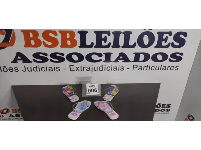 LOTE 006 - 02 PARES DE SANDÁLIAS HAVAIANAS MODELO FEMININO NUMERAÇÕES 33 E 37.  (NO ESTADO) ATENÇÃO! FAZER A VISITAÇÃO ANTES DE ARREMATAR, NÃO SABEMOS SE FUNCIONA. LEILÃO NÃO TEM GARANTIA E NEM DEVOLUÇÃO, SUJEITO A POSSÍVEIS AVARIAS VISÍVEIS/OCULTAS E/OU AUSÊNCIA DE COMPONENTES.