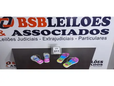 LOTE 011 - 02 PARES DE SANDÁLIAS HAVAIANAS MODELO FEMININO NUMERAÇÕES 33 E 37.  (NO ESTADO) ATENÇÃO! FAZER A VISITAÇÃO ANTES DE ARREMATAR, NÃO SABEMOS SE FUNCIONA. LEILÃO NÃO TEM GARANTIA E NEM DEVOLUÇÃO, SUJEITO A POSSÍVEIS AVARIAS VISÍVEIS/OCULTAS E/OU AUSÊNCIA DE COMPONENTES.