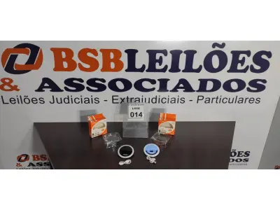 LOTE 014 - 02 SELFIE RING LIGHT PARA CELULARES.  (NO ESTADO) ATENÇÃO! FAZER A VISITAÇÃO ANTES DE ARREMATAR, NÃO SABEMOS SE FUNCIONA. LEILÃO NÃO TEM GARANTIA E NEM DEVOLUÇÃO, SUJEITO A POSSÍVEIS AVARIAS VISÍVEIS/OCULTAS E/OU AUSÊNCIA DE COMPONENTES.