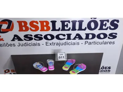 LOTE 011 - 02 PARES DE SANDÁLIAS HAVAIANAS MODELO FEMININO NUMERAÇÕES 33 E 37.  (NO ESTADO) ATENÇÃO! FAZER A VISITAÇÃO ANTES DE ARREMATAR, NÃO SABEMOS SE FUNCIONA. LEILÃO NÃO TEM GARANTIA E NEM DEVOLUÇÃO, SUJEITO A POSSÍVEIS AVARIAS VISÍVEIS/OCULTAS E/OU AUSÊNCIA DE COMPONENTES.