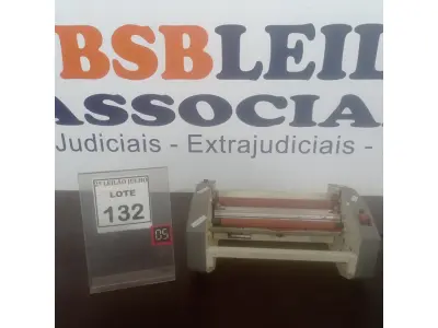 LOTE 132 - 01  PLASTIFICADORA. (NO ESTADO) ATENÇÃO! FAZER A VISITAÇÃO ANTES DE ARREMATAR, NÃO SABEMOS SE FUNCIONA. LEILÃO NÃO TEM GARANTIA E NEM DEVOLUÇÃO, SUJEITO A POSSÍVEIS AVARIAS VISÍVEIS/OCULTAS E/OU AUSÊNCIA DE COMPONENTES.
