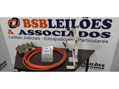 LOTE 234 - 01 CABO DE COMANDO, 10 MANILHAS/SAPATILHAS PARA CABO E 01 SUPORTE PARA MICRO-ONDAS. (NO ESTADO) ATENÇÃO! FAZER A VISITAÇÃO ANTES DE ARREMATAR, NÃO SABEMOS SE FUNCIONA. LEILÃO NÃO TEM GARANTIA E NEM DEVOLUÇÃO, SUJEITO A POSSÍVEIS AVARIAS VISÍVEIS/OCULTAS E/OU AUSÊNCIA DE COMPONENTES.