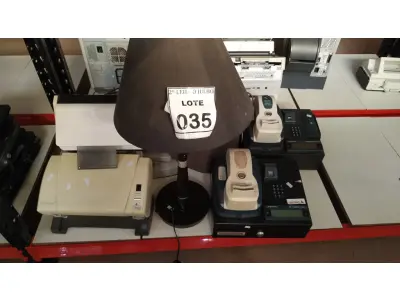 LOTE 035 - 03 SCANNER’S MARCAS E MODELOS DIVERSOS, 02 ABAJURES, 02 RELÓGIOS DE PONTO TELEMÁTICA CODIN. (NO ESTADO) ATENÇÃO! FAZER A VISITAÇÃO ANTES DE ARREMATAR, NÃO SABEMOS SE FUNCIONA. LEILÃO NÃO TEM GARANTIA E NEM DEVOLUÇÃO, SUJEITO A POSSÍVEIS AVARIAS VISÍVEIS/OCULTAS E/OU AUSÊNCIA DE COMPONENTES.