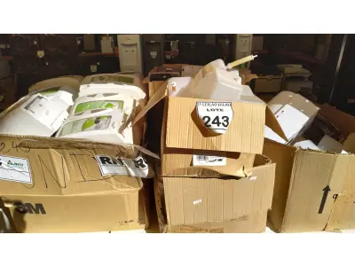 LOTE 243 - 01 LOTE COM GRANDE QUANTIDADE DE DISPENSES DE PAPEL E SABÃO. (NO ESTADO) ATENÇÃO! FAZER A VISITAÇÃO ANTES DE ARREMATAR, NÃO SABEMOS SE FUNCIONA. LEILÃO NÃO TEM GARANTIA E NEM DEVOLUÇÃO, SUJEITO A POSSÍVEIS AVARIAS VISÍVEIS/OCULTAS E/OU AUSÊNCIA DE COMPONENTES.