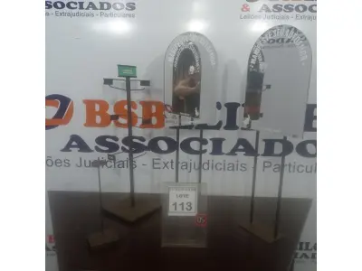 LOTE 113 - 02 ESPELHOS E 01 MOSTRUÁRIO. (NO ESTADO) ATENÇÃO! FAZER A VISITAÇÃO ANTES DE ARREMATAR, NÃO SABEMOS SE FUNCIONA. LEILÃO NÃO TEM GARANTIA E NEM DEVOLUÇÃO, SUJEITO A POSSÍVEIS AVARIAS VISÍVEIS/OCULTAS E/OU AUSÊNCIA DE COMPONENTES.