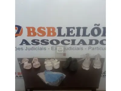 LOTE 137 - 03 PARES DE SANDÁLIA, 01 SAPATO DE BORRACHA E VÁRIAS CUECAS MASCULINAS INFANTIL. (NO ESTADO) ATENÇÃO! FAZER A VISITAÇÃO ANTES DE ARREMATAR, NÃO SABEMOS SE FUNCIONA. LEILÃO NÃO TEM GARANTIA E NEM DEVOLUÇÃO, SUJEITO A POSSÍVEIS AVARIAS VISÍVEIS/OCULTAS E/OU AUSÊNCIA DE COMPONENTES.